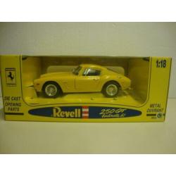 Ferrari 250 GT SWB Berlinetta geel Revell 1:18 KRD