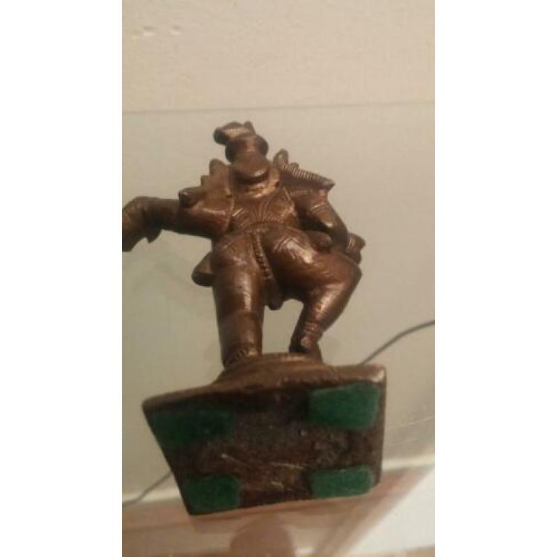 Mooie kleine bronzen sculptuur van een Indiase danseres.