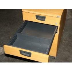 bureau met laden blok