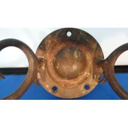 Antieke bronzen klooster kandelaar.