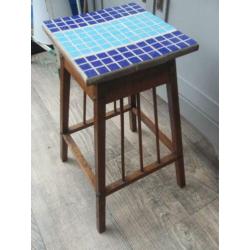 plantentafel / bijzettafel / tafel met mozaiektegeltjes