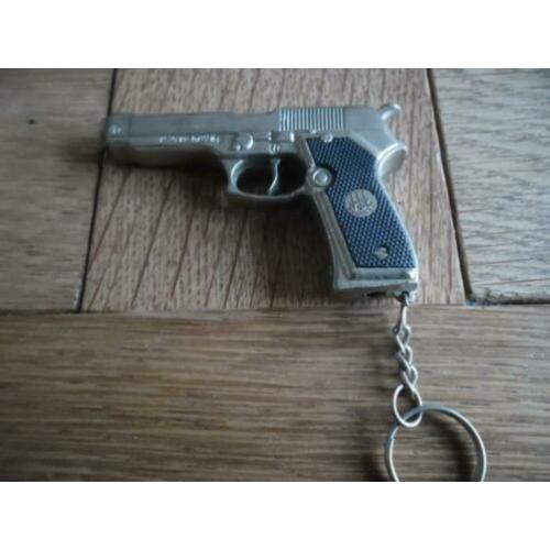 Aansteker. Pistool sleutelhanger