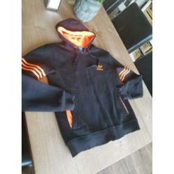 Adidas joggingpak of sportpak maat XL €15
