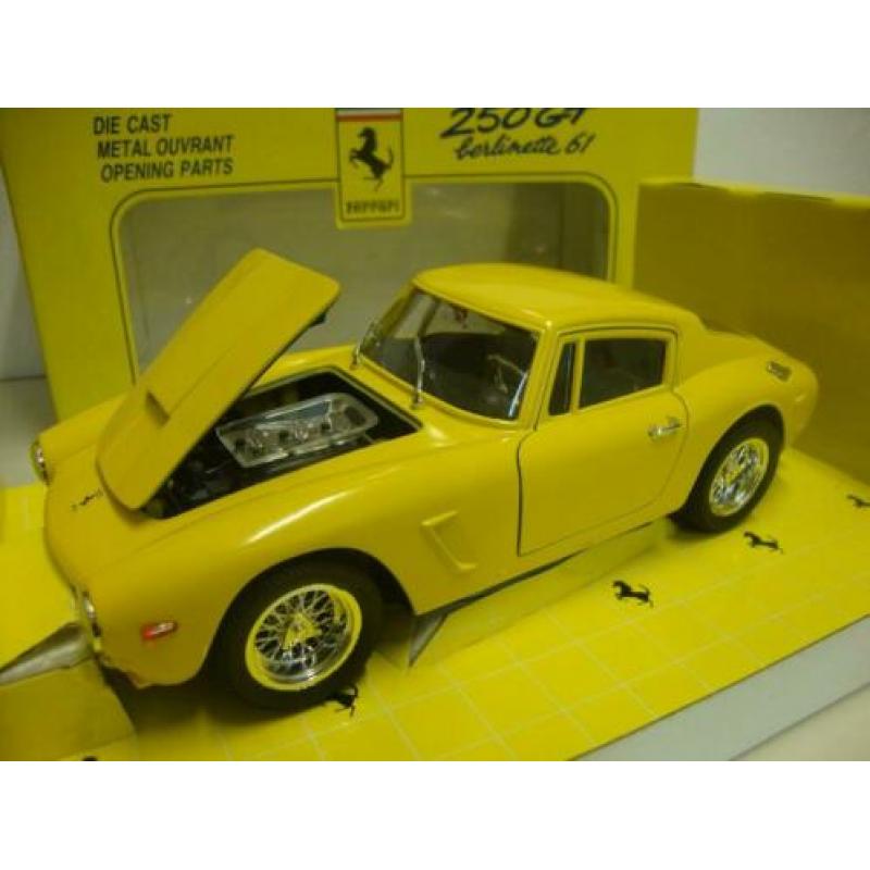 Ferrari 250 GT SWB Berlinetta geel Revell 1:18 KRD