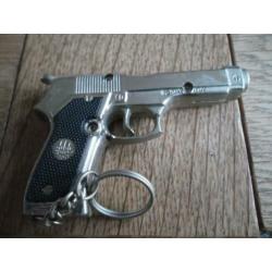 Aansteker. Pistool sleutelhanger