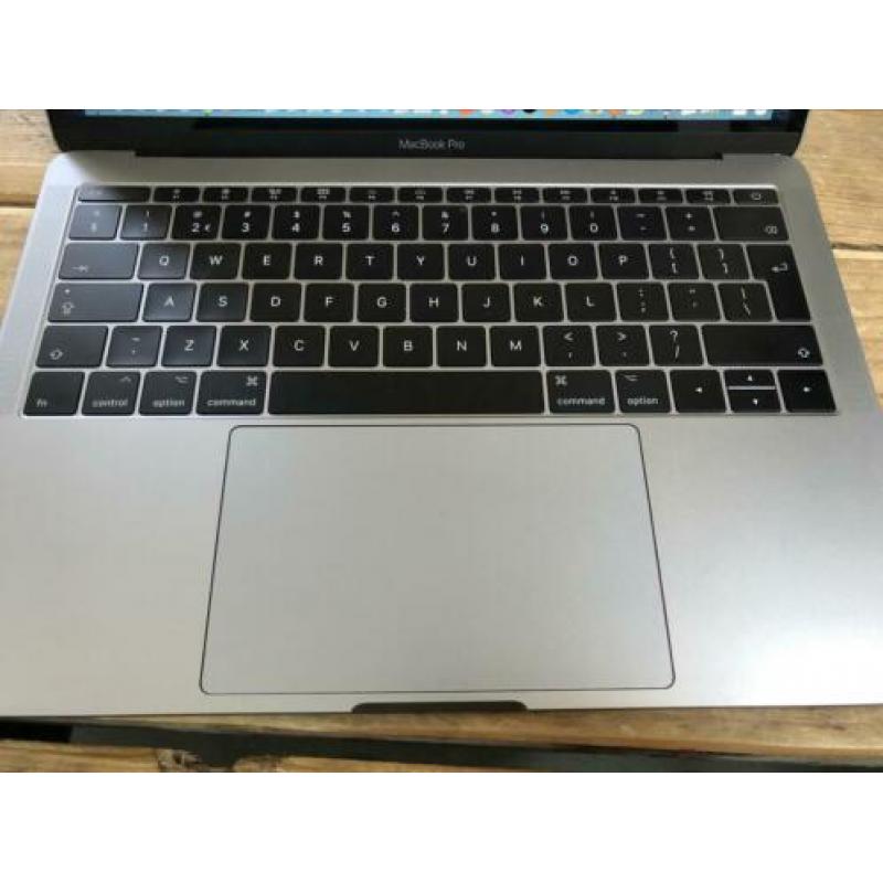 Apple MacBook Pro 13 inch model 2017 uit 2018 256GB