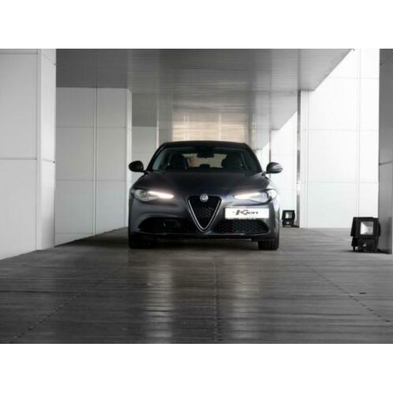Alfa Romeo Giulia 2.0T Super | Incl. Winterwielen | Navigati