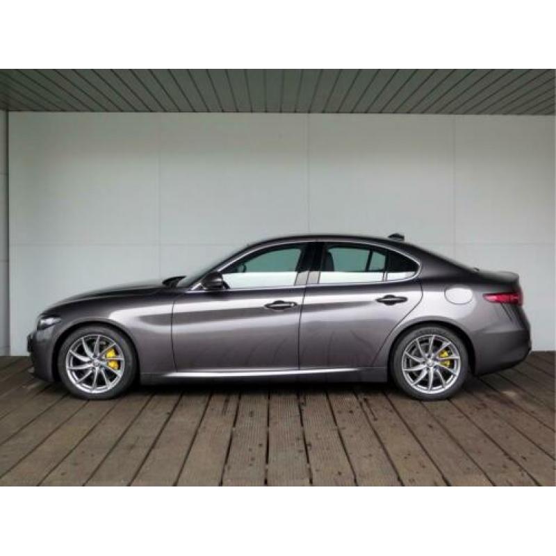 Alfa Romeo Giulia 2.0T Super | Incl. Winterwielen | Navigati
