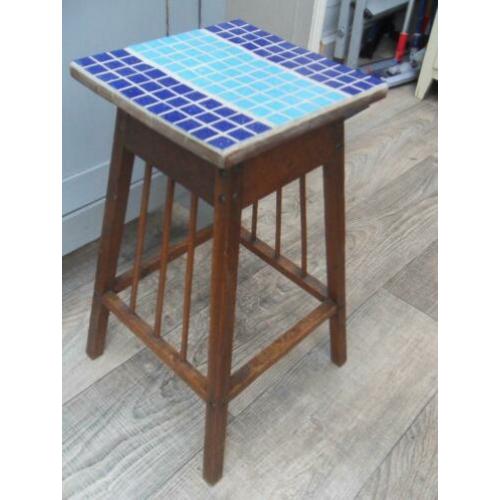 plantentafel / bijzettafel / tafel met mozaiektegeltjes