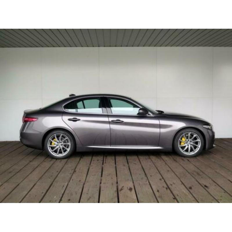 Alfa Romeo Giulia 2.0T Super | Incl. Winterwielen | Navigati