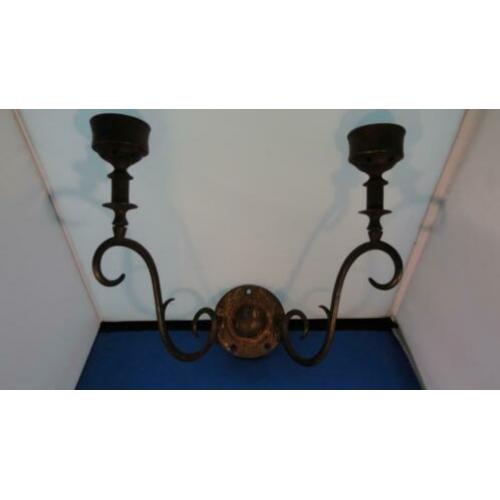 Antieke bronzen klooster kandelaar.