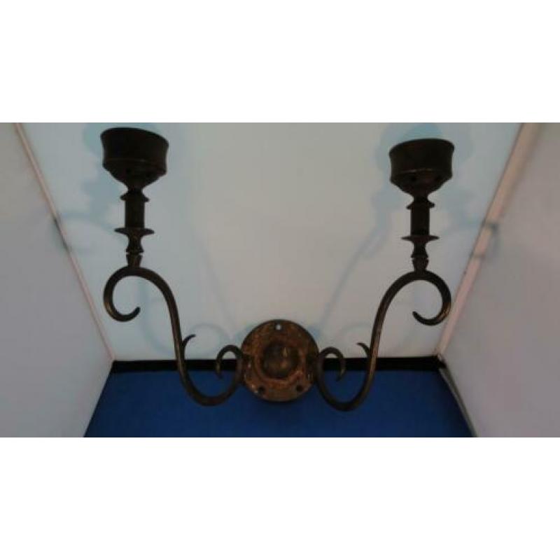 Antieke bronzen klooster kandelaar.