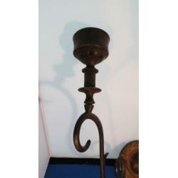 Antieke bronzen klooster kandelaar.