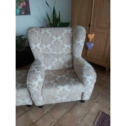 Fauteuil met hocker