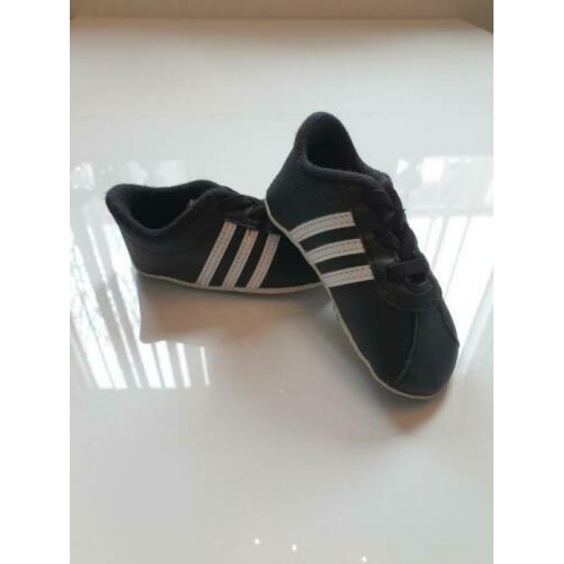 Adidas Vl Court 2.0 crib maat 19
