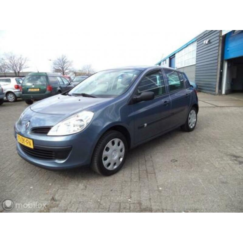 Renault Clio 1.4-16V Campus NIeuwstaat!