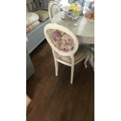 Schattige stevige brocante eetstoeltjes