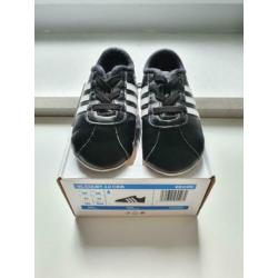 Adidas Vl Court 2.0 crib maat 19