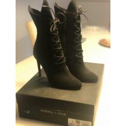 Kendall & Kylie boots suede