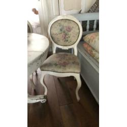 Schattige stevige brocante eetstoeltjes