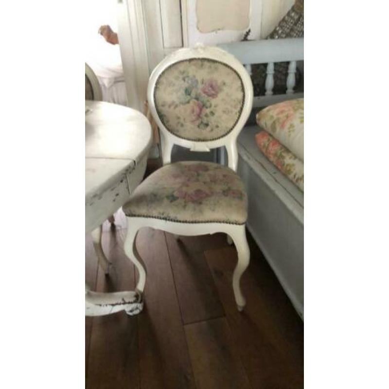 Schattige stevige brocante eetstoeltjes