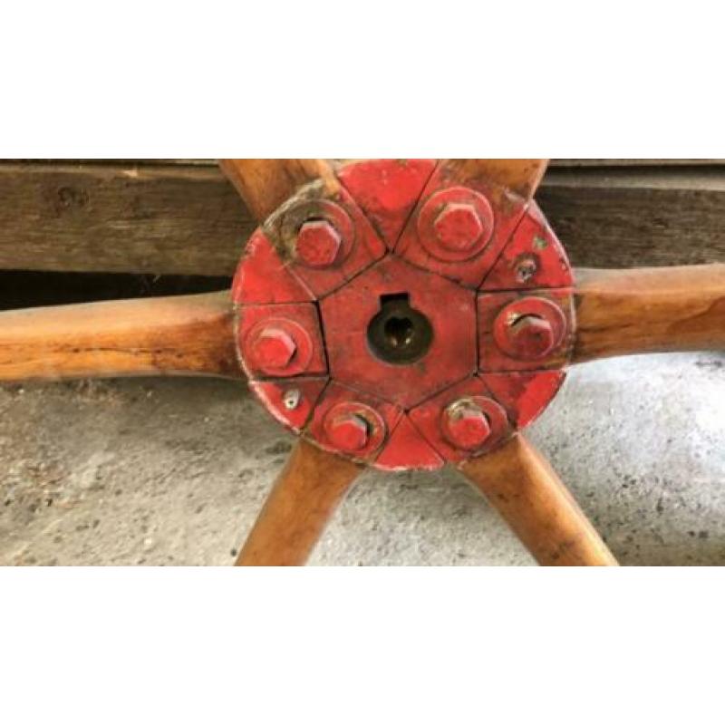 Houten stuurwiel voor sloep of zeilboot