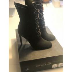 Kendall & Kylie boots suede