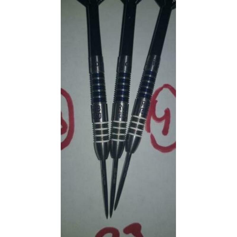 Darts accessoires met dartpijlen en dartborden te koop ! ! !