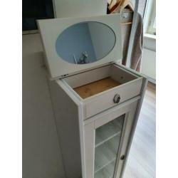 Ikea kaptafel wit gebruikt maar in prima staat T.E.A.B.