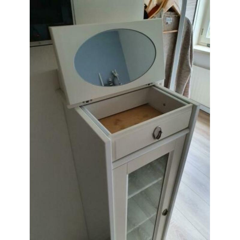 Ikea kaptafel wit gebruikt maar in prima staat T.E.A.B.