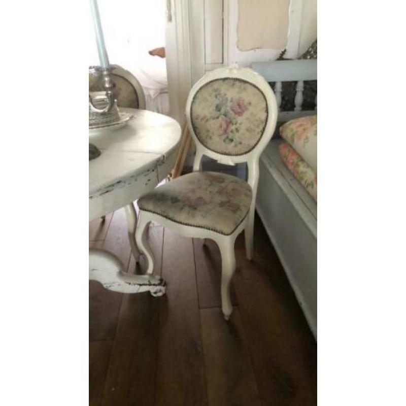 Schattige stevige brocante eetstoeltjes