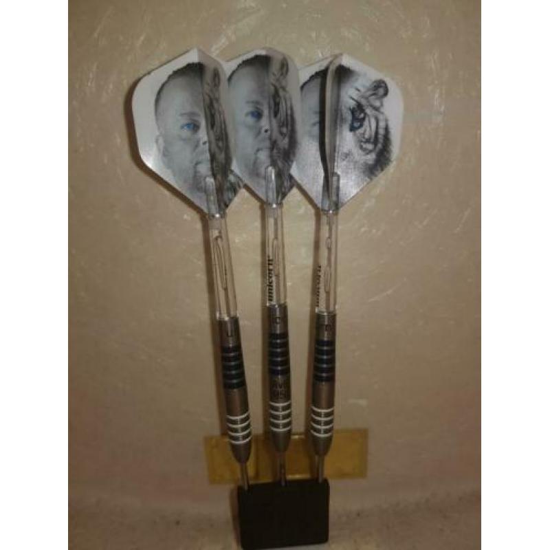 Darts accessoires met dartpijlen en dartborden te koop ! ! !