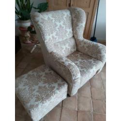 Fauteuil met hocker