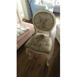 Schattige stevige brocante eetstoeltjes