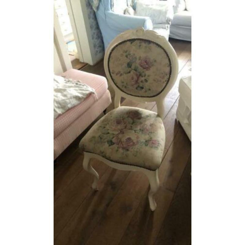 Schattige stevige brocante eetstoeltjes
