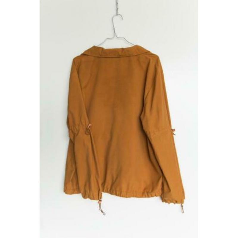 Sporty vintage top