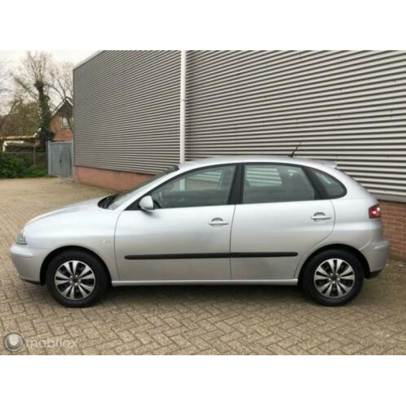 Seat Ibiza 1.4-16V Sport NIEUWSTAAT