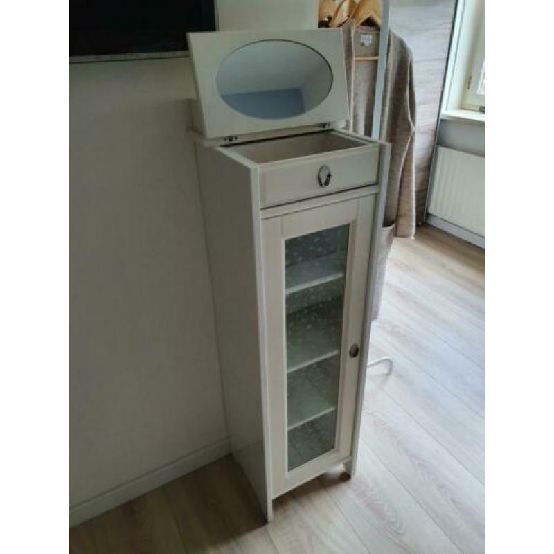 Ikea kaptafel wit gebruikt maar in prima staat T.E.A.B.