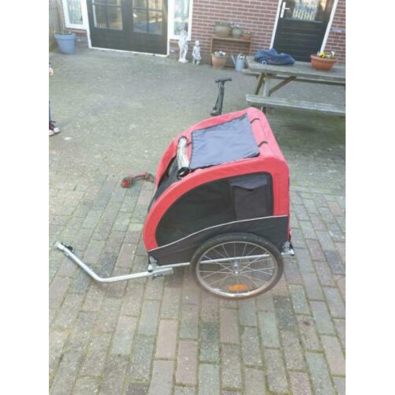 Hondenfietskar.