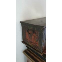 Antiek kist Volkskunst omstreeks 1800