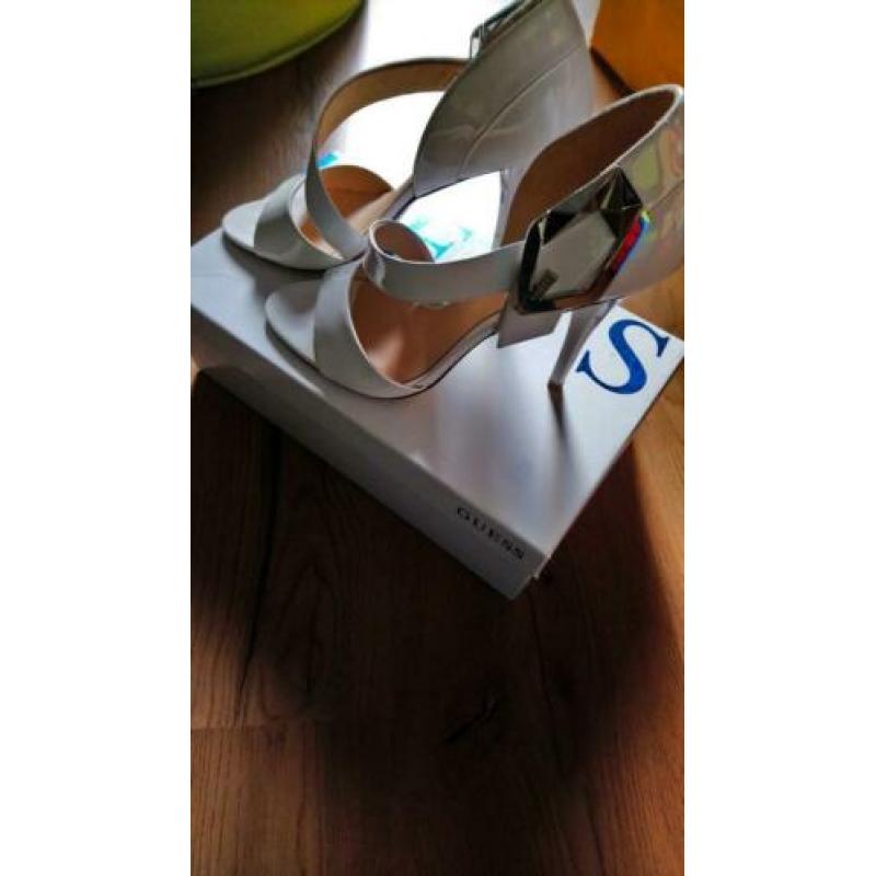 guess maat 40