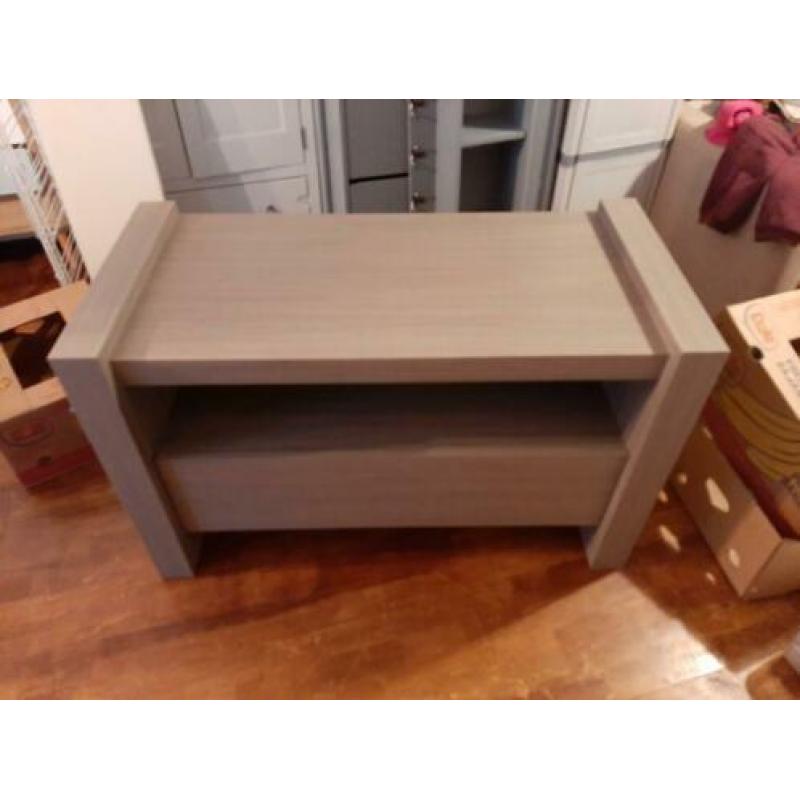 tv kast
