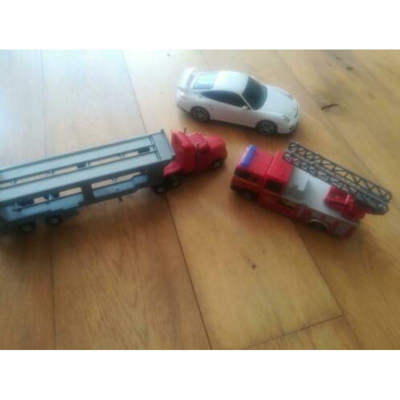 Conexxion bus, trailer, brandweerwagen en stoere auto