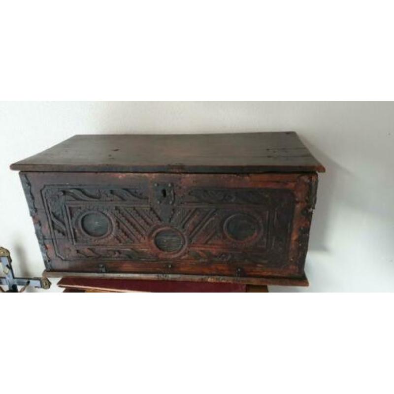 Antiek kist Volkskunst omstreeks 1800