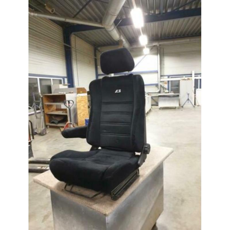 te koop autostoelen voor camper bus of auto 75euro per stuk