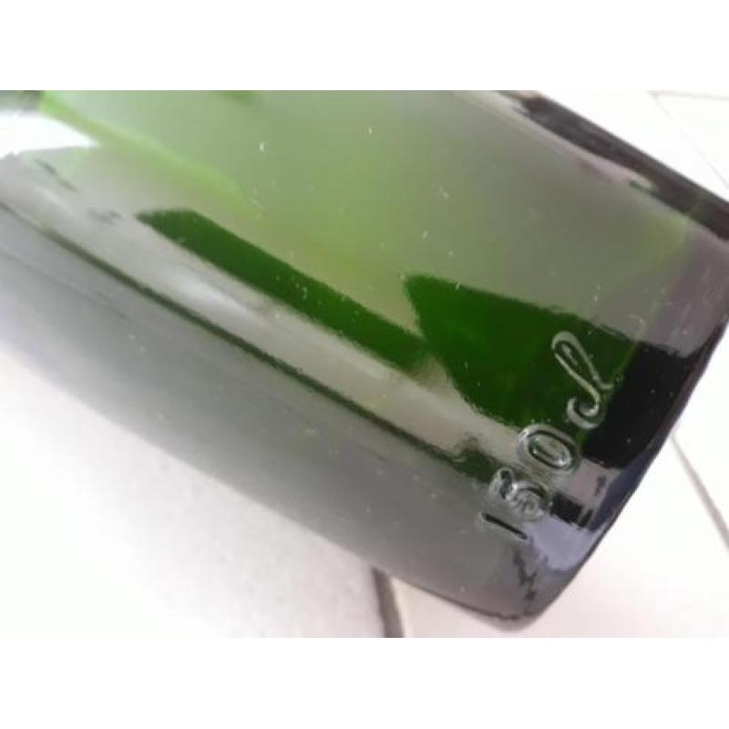 Mooie, oude champagnefles 1,5 ltr - apart model