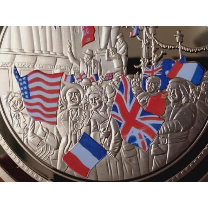Prachtige penning uit Engeland Victory in Europe day 7 cm.