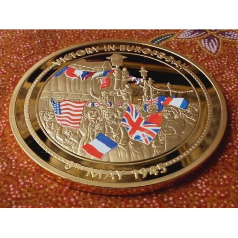 Prachtige penning uit Engeland Victory in Europe day 7 cm.