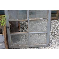 Oud houten blauwgrijs raam - Mentha Brocante