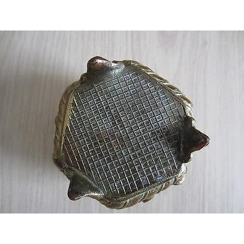 Oud byouteriedoosje met medaillon